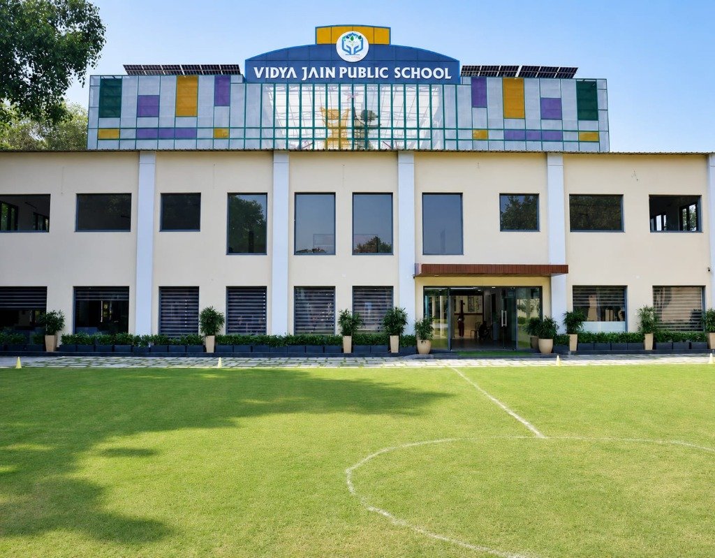 Vidya Jain Public School building exterior green yard